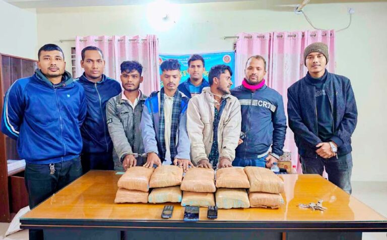 শেরপুরে ২১ কেজি গাঁজাসহ তিন মাদক কারবারি গ্রেফতার