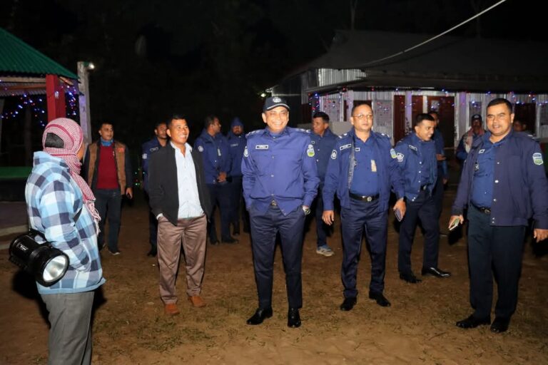 বড়দিন উপলক্ষে শেরপুরের বিভিন্ন গীর্জা পরিদর্শন করলেন পুলিশ সুপার