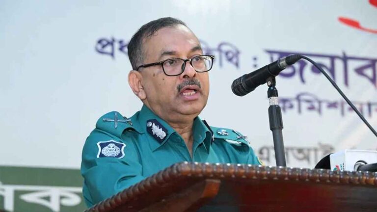 একমাত্র সেবার মাধ্যমে হারানো ইমেজ পুনরুদ্ধার সম্ভব: ডিএমপি কমিশনার