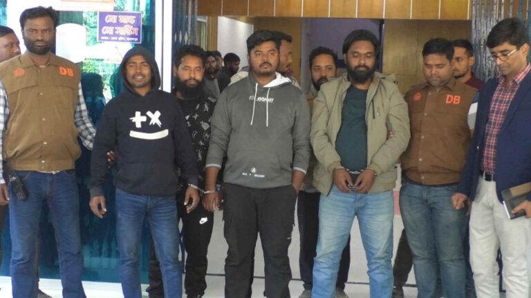জামালপুরে অস্ত্র নিয়ে হাসপাতাল ও বিএনপি কার্যালয়ে হামলা, গ্রেফতার ৫