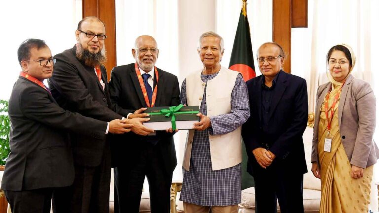 অবসরে যাওয়া বঞ্চিত কর্মকর্তাদের আবেদন পর্যালোচনা কমিটির প্রতিবেদন পেশ