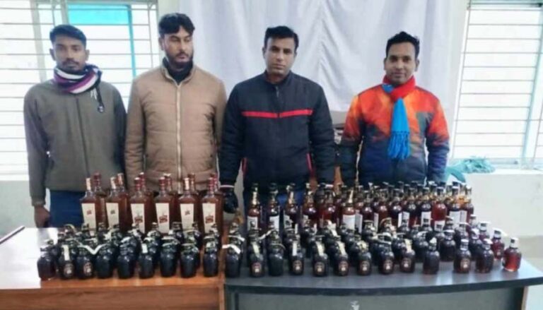 ঝিনাইগাতীতে ১৩২ বোতল ভারতীয় মদ জব্দ