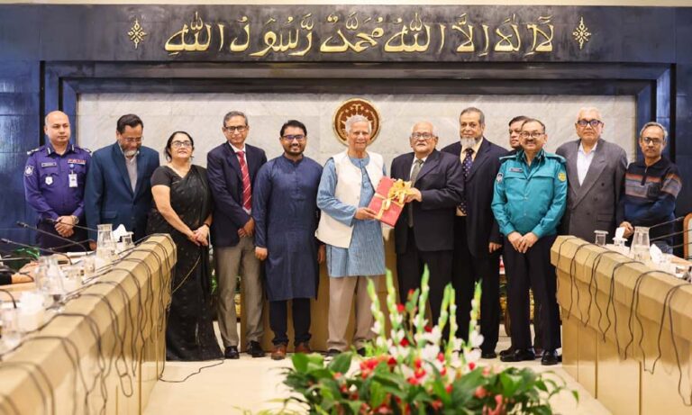 প্রধান উপদেষ্টার কাছে ৪ সংস্কার কমিশনের প্রতিবেদন জমা