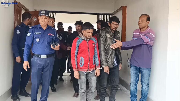 শেরপুরে ৫৫টি মোবাইলসহ আন্তঃজেলা চোর চক্রের ১০ সদস্য আটক