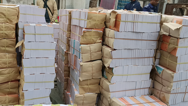 শেরপুরে পাচারকালে মাধ্যমিকের নতুন শিক্ষাবর্ষের ৯ হাজার বই জব্দ, আটক ১