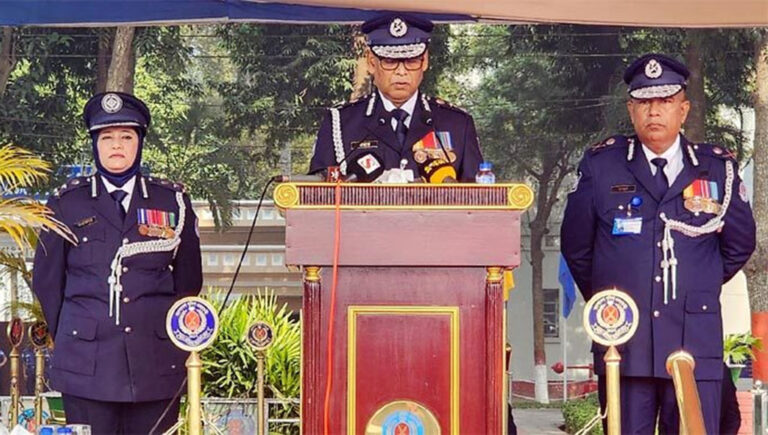 পুলিশকে রাজনৈতিক প্রভাবমুক্ত রাখতে কাজ করছে অন্তর্বর্তী সরকার: আইজিপি