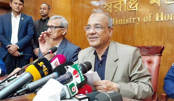 বিজিবির শক্ত অবস্থানে বেড়া নির্মাণ বন্ধ করতে বাধ্য হয়েছে ভারত: স্বরাষ্ট্র উপদেষ্টা