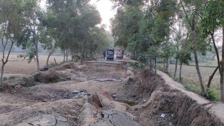 শেরপুরে ৪ মাসেও মেরামত হয়নি বন্যায় বিধ্বস্ত সড়ক, সীমাহীন দুর্ভোগ