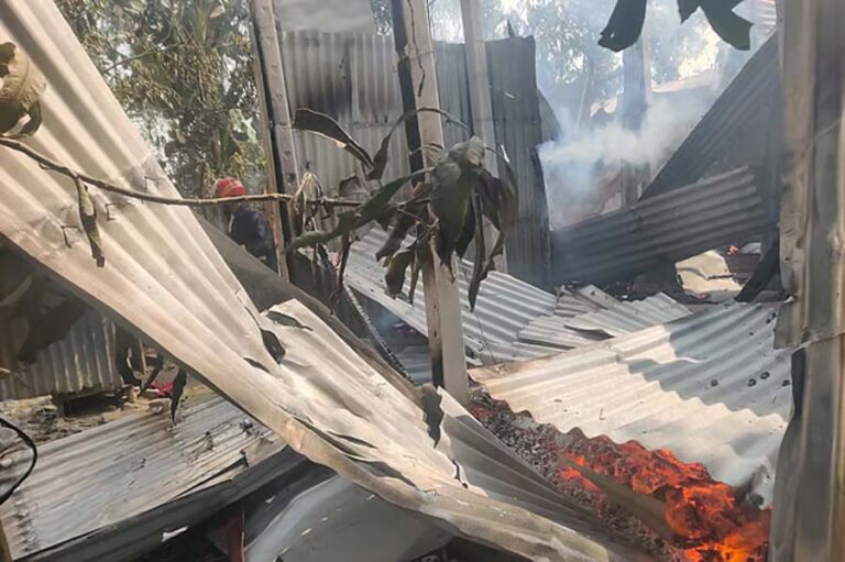 শেরপুরে হামলায় বিএনপি নেতার মৃত্যুর পর প্রতিপক্ষের বাড়িতে অগ্নিসংযোগ
