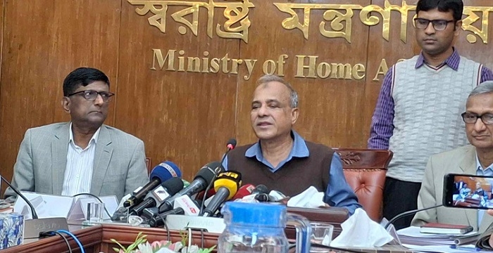 তিতুমীরের শিক্ষার্থীরা জনগণকে অতিষ্ঠ করে ফেলছে: স্বরাষ্ট্র উপদেষ্টা