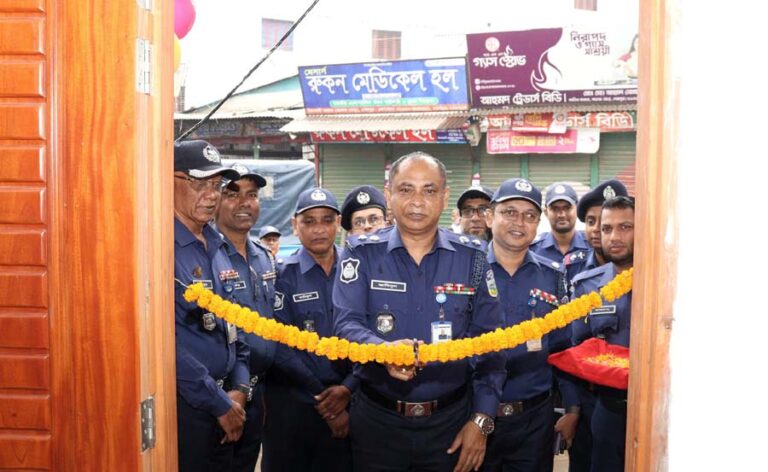 শেরপুরে জেলা ট্রাফিক পুলিশ অফিস উদ্বোধন করলেন পুলিশ সুপার