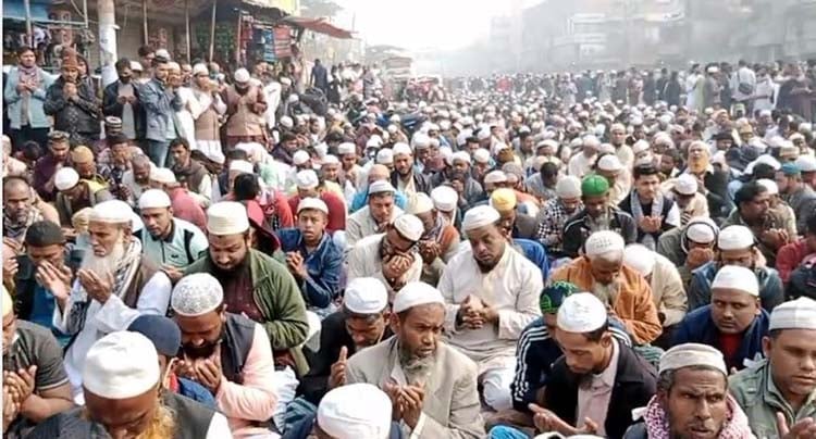 আখেরি মোনাজাতে বিশ্ব উম্মাহর কল্যাণ ও শান্তি কামনা