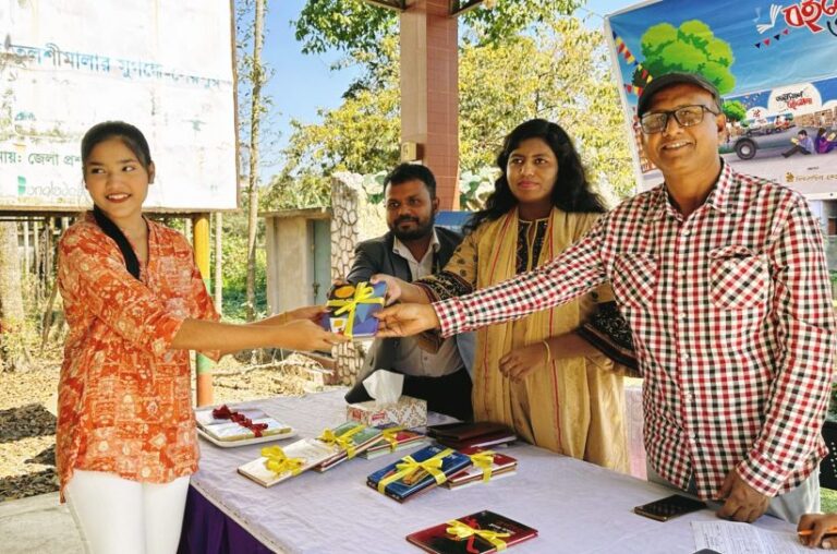 শেরপুরে ভ্রাম্যমাণ বইমেলায় শিশুদের চিত্রাঙ্কন প্রতিযোগিতা অনুষ্ঠিত