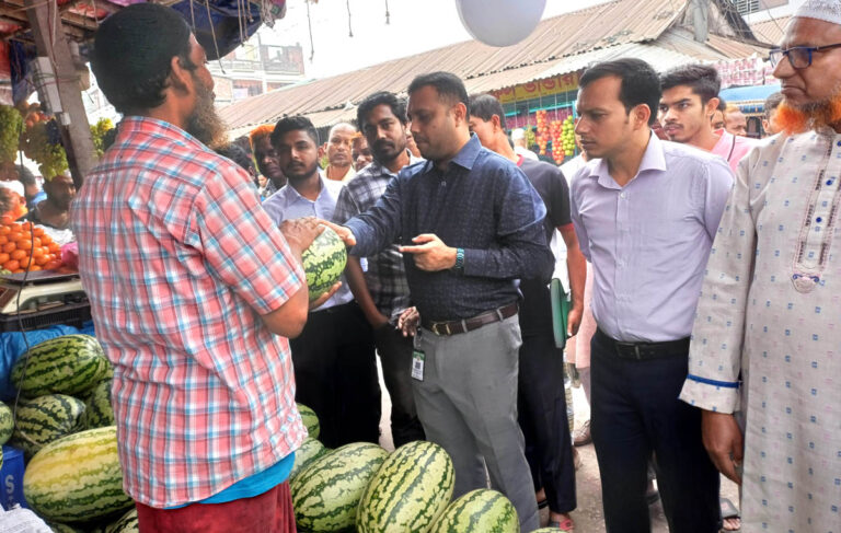 শেরপুরে মূল্য কারসাজির অভিযোগে ২ ফল ব্যবসায়ীকে জরিমানা