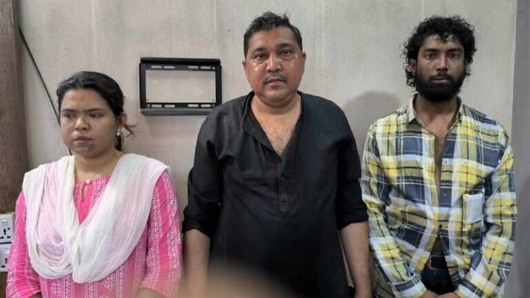 ধানমন্ডিতে মিছিলের চেষ্টা, আ.লীগের ৩ কর্মীকে মারধর করে পুলিশে সোপর্দ
