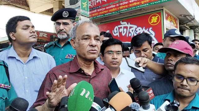 ঈদে ফাঁকা ঢাকায় নাশকতার হুমকি নেই : স্বরাষ্ট্র উপদেষ্টা
