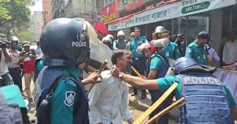 সচিবালয় এলাকায় পুলিশ-শ্রমিক সংঘর্ষ