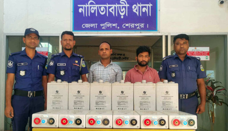 নালিতাবাড়ীর বিটিসিএল অফিসের চুরি হওয়া ব্যাটারিসহ গ্রেফতার ২
