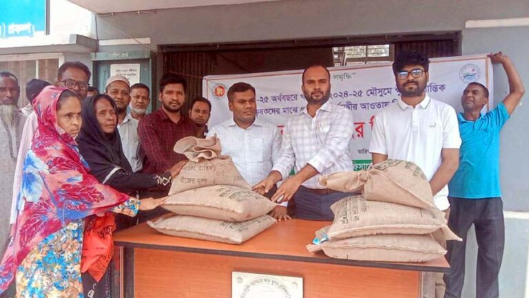 ঝিনাইগাতীতে বিনামূল্যে ধান বীজ ও সার বিতরণ অনুষ্ঠিত