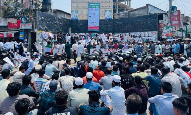 ফিলিস্তিনের গাজায় ইসরায়েলি বর্বরোচিত গণহত্যা প্রতিবাদে শেরপুরে বিক্ষোভ মিছিল-সমাবেশ