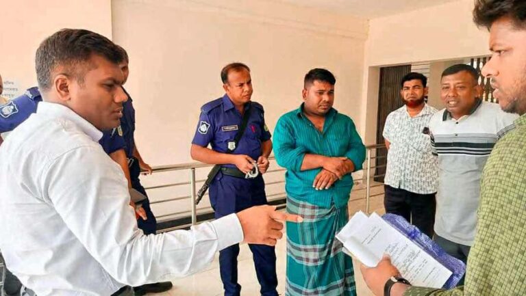 ঝিনাইগাতীতে অবৈধ বালু পরিবহনের দায়ে বালু জব্দসহ ট্রাক ড্রাইভারকে ৫০ হাজার টাকা অর্থদন্ড