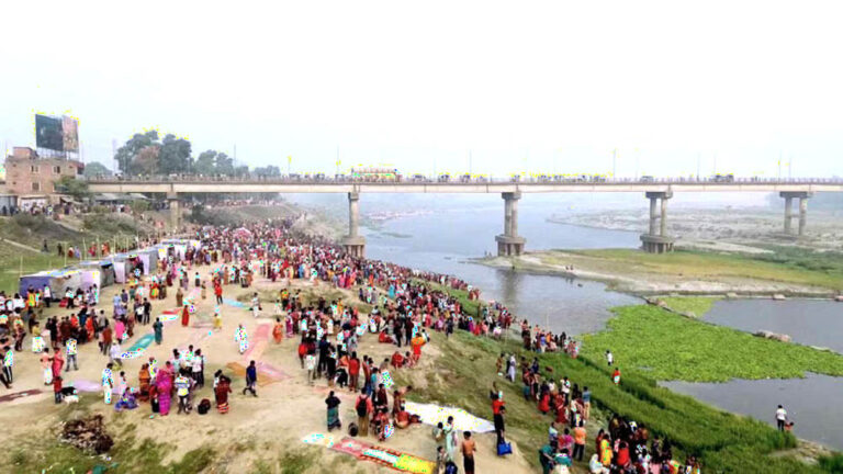 শেরপুরে ব্রহ্মপুত্র নদে হাজারও পুণ্যার্থীর অংশগ্রহণে অষ্টমী স্নানোৎসব অনুষ্ঠিত