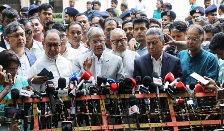 বিএনপি ‘সন্তুষ্ট’ নয়, প্রধান উপদেষ্টার সঙ্গে বৈঠক শেষে মির্জা ফখরুল