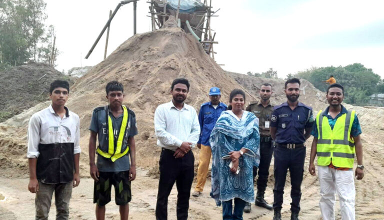 নালিতাবাড়ীতে অবৈধভাবে বালু তোলায় একজনকে ৫০ হাজার টাকা জরিমানা, ১৪ ড্রেজার ধ্বংস