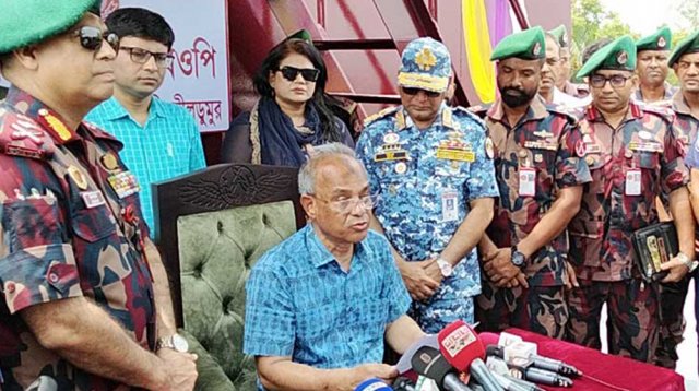 আমরা ভারতের মতো কাউকে পুশ-ইন করি না, কূটনৈতিক সমাধানে বিশ্বাসী : স্বরাষ্ট্র উপদেষ্টা