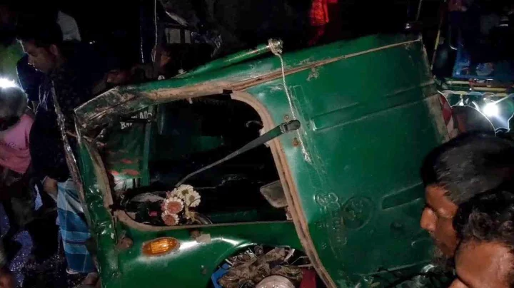 নালিতাবাড়ীতে ড্রাম ট্রাকের চাপায় অটোরিকশা চালকের মৃত্যু, আহত ৫