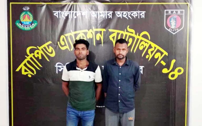 ঝিনাইগাতীতে বিদেশী মদ ও পিকআপসহ দুই মাদক কারবারি গ্রেফতার