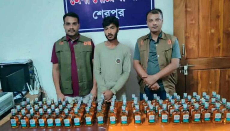 নালিতাবাড়ীতে ভারতীয় মদসহ মনির গ্রেফতার