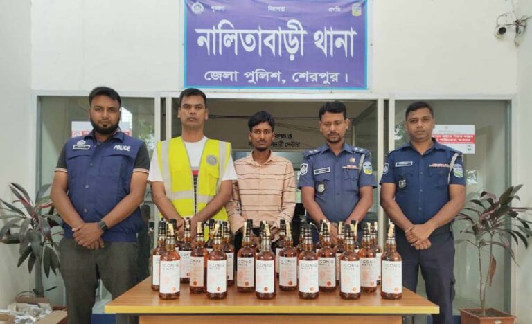 নালিতাবাড়ীতে ২৪ বোতল ভারতীয় মদসহ মাদক ব্যবসায়ী গ্রেফতার