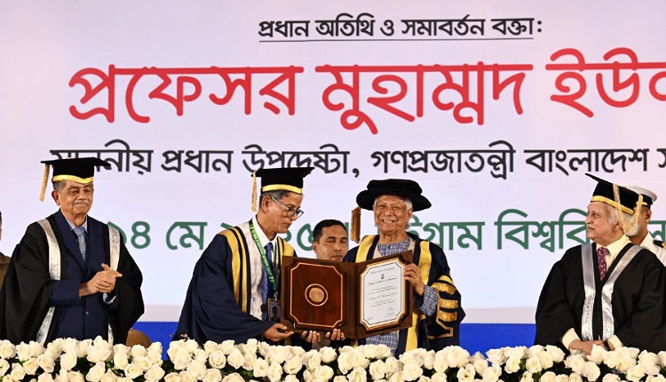 চট্টগ্রাম বিশ্ববিদ্যালয় থেকে ডি লিট ডিগ্রি পেলেন ড. ইউনূস