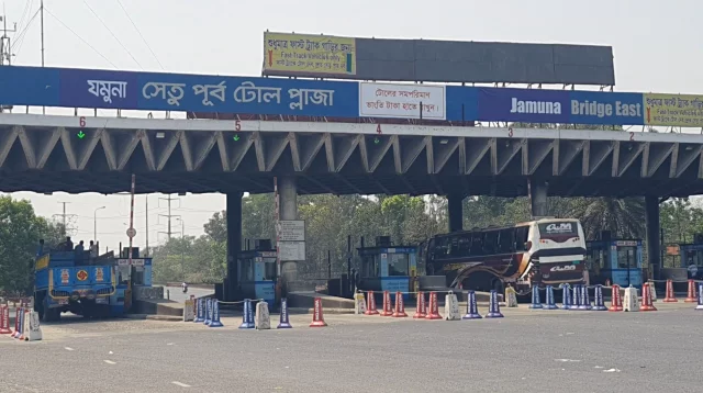 যমুনা সেতু দিয়ে ৩৩ হাজার যানবাহন পারাপার, টোল আদায় ২ কোটি ৮৬ লাখ টাকা