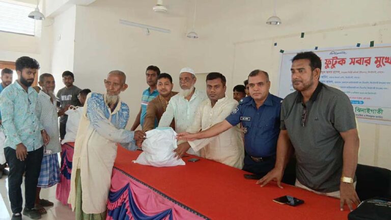 ভয়েস অব ঝিনাইগাতী’র উদ্যোগে ঈদ সামগ্রী বিতরণ