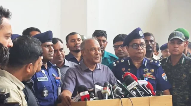 ঈদযাত্রায় ভোগান্তি কমাতে সর্বোচ্চ চেষ্টা চলছে : স্বরাষ্ট্র উপদেষ্টা
