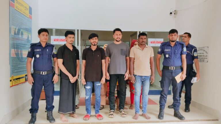 ভারত থেকে বাংলাদেশে অনুপ্রবেশ, নালিতাবাড়ীতে নারী ও শিশুসহ ১১ বাংলাদেশি গ্রেফতার