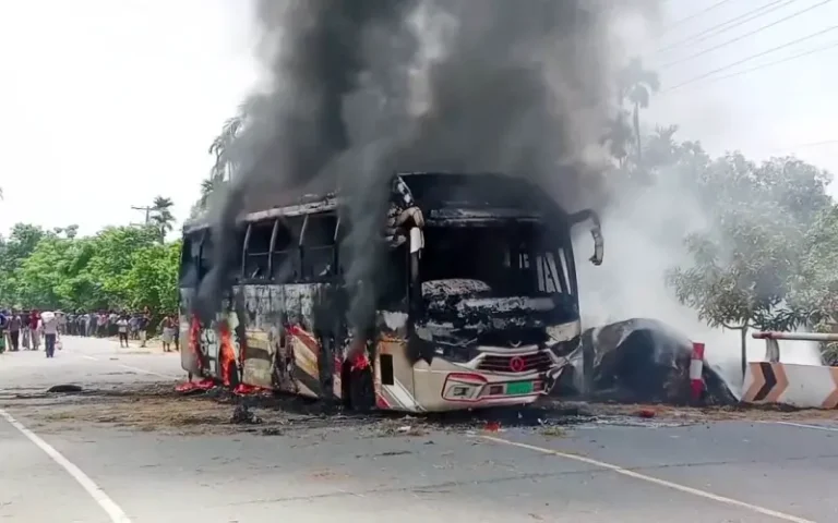 শেরপুরে বাসচাপায় মোটরসাইকেল চালক নিহত, বাস পুড়িয়ে দিলো বিক্ষুব্ধ জনতা