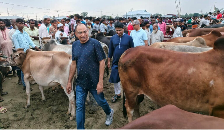 শেরপুরে কোরবানীর পশুর হাট পরিদর্শন করলেন পুলিশ সুপার
