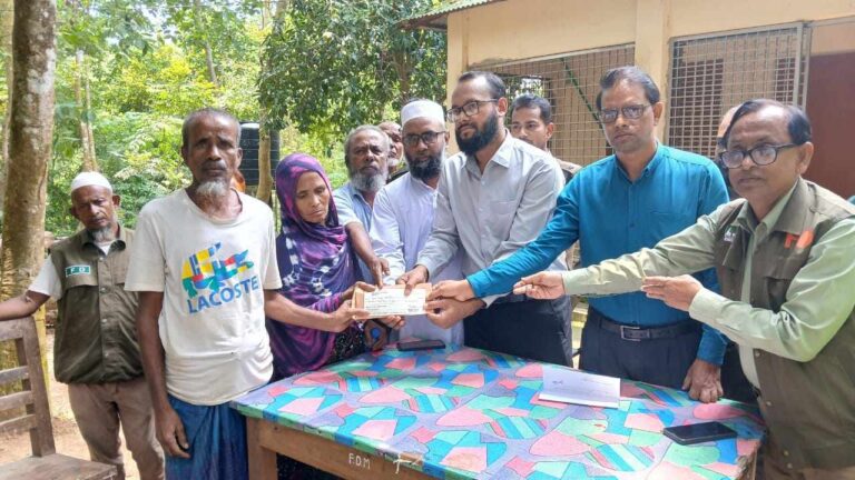 না‌লিতাবাড়ী‌তে ‌বন্য হাতির আক্রম‌ণে নিহত বৃদ্ধার প‌রিবা‌র পেলো ক্ষ‌তিপূরণের ৩ লাখ টাকার চেক