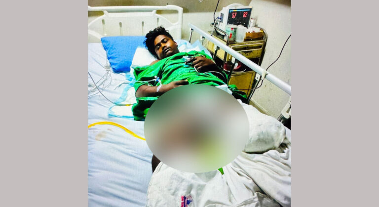 নকলা স্কুলপড়ুয়া ছেলের কাটা পা নিয়ে দ্বারে দ্বারে ঘুরছেন বাবা