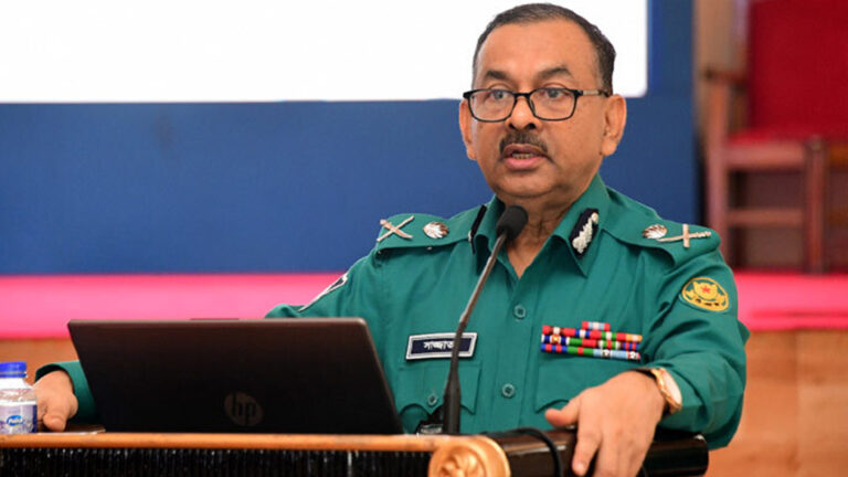 মব নিয়ন্ত্রণে গাফিলতি পাওয়া গেলে পুলিশের বিরুদ্ধে ব্যবস্থা: ডিএমপি কমিশনার
