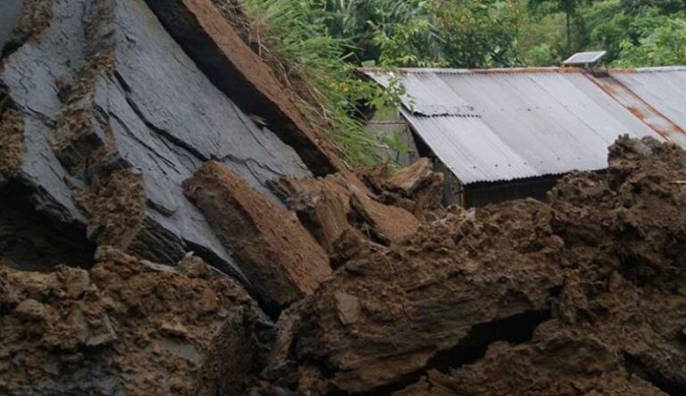 কক্সবাজারে পাহাড় ধসে একজনের প্রাণহানি