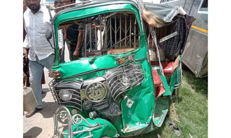 নকলায় সড়ক দুর্ঘটনায় প্রাণ গেল শিশুর, আহত ৫