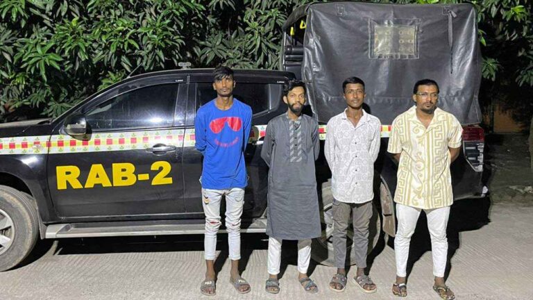 অস্ত্র হাতে ভাইরাল আলভিসহ গ্রেফতার ৪