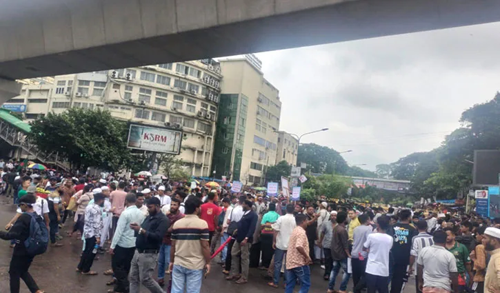জুলাই সনদের দাবি নিয়ে শাহবাগ অবরোধ