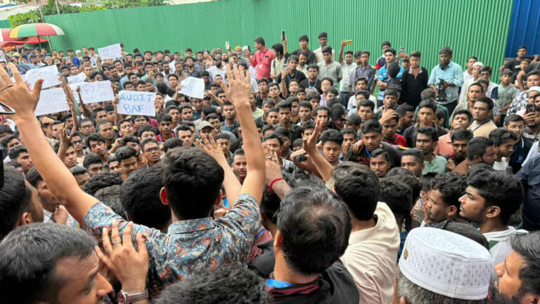 শিক্ষার্থীদের আন্দোলনে উত্তাল মাইলস্টোন, নিহতের সংখ্যা গোপনের অভিযোগ