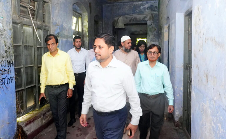 শেরপুরে প্রাচীন স্থাপত্যের নিদর্শন জমিদার বাড়ি পরিদর্শন করলেন জেলা প্রশাসক