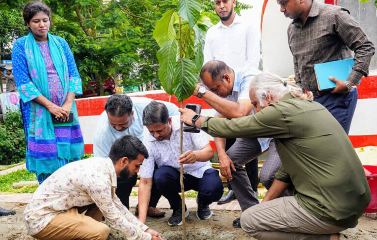শেরপুরে ‘এক শহীদ এক বৃক্ষ কর্মসূচি’ উদ্বোধন
